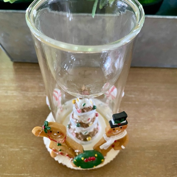 YANKEE CANDLE Gingerbread Man and Girl Tea Light Holder - Picture 3 of 7